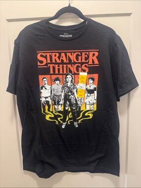 🆕 Stranger Things Black Graphic Tee. L. NWT! 🔥